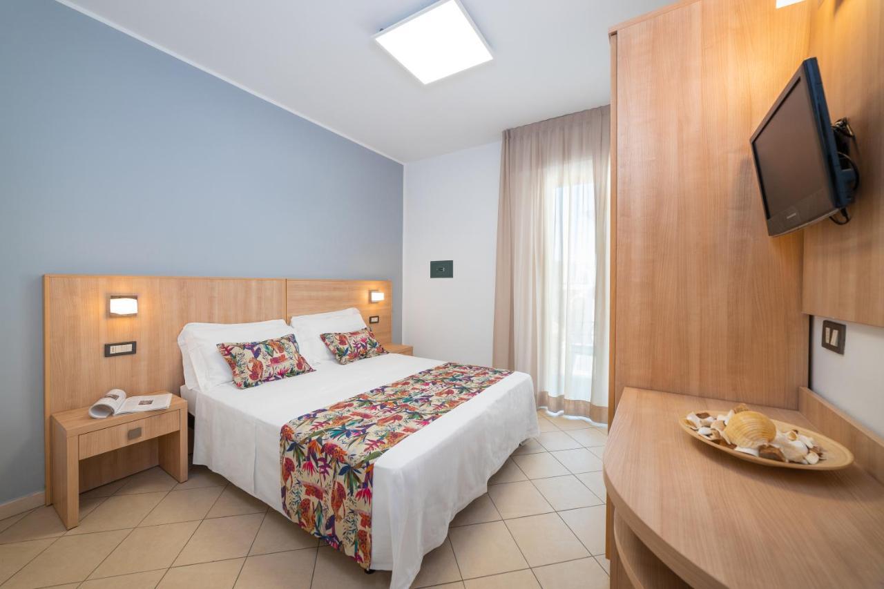 Hotel Amalfi - Smart Hotel Ричоне Екстериор снимка