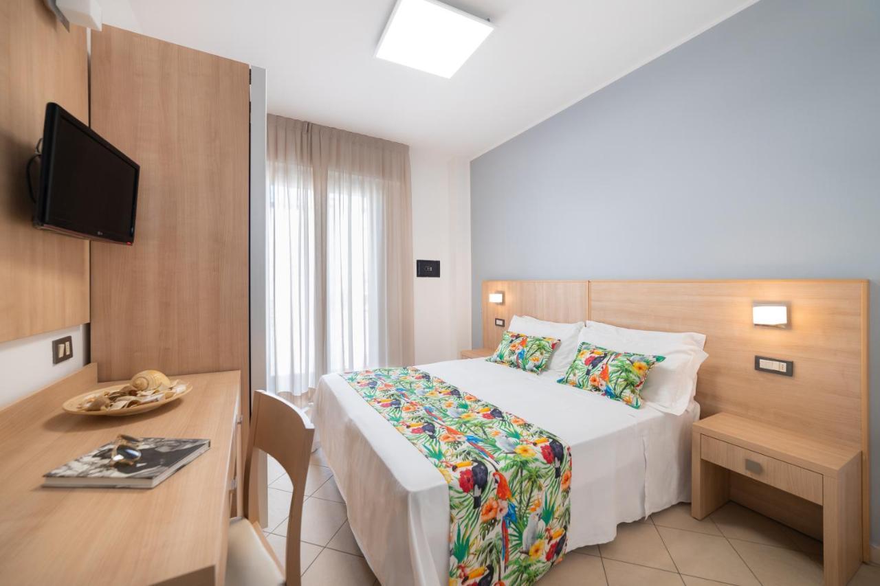 Hotel Amalfi - Smart Hotel Ричоне Екстериор снимка