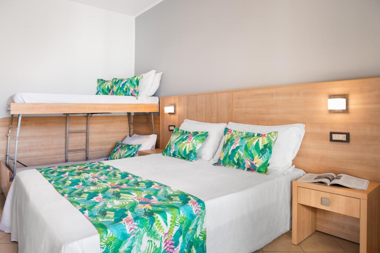Hotel Amalfi - Smart Hotel Ричоне Екстериор снимка