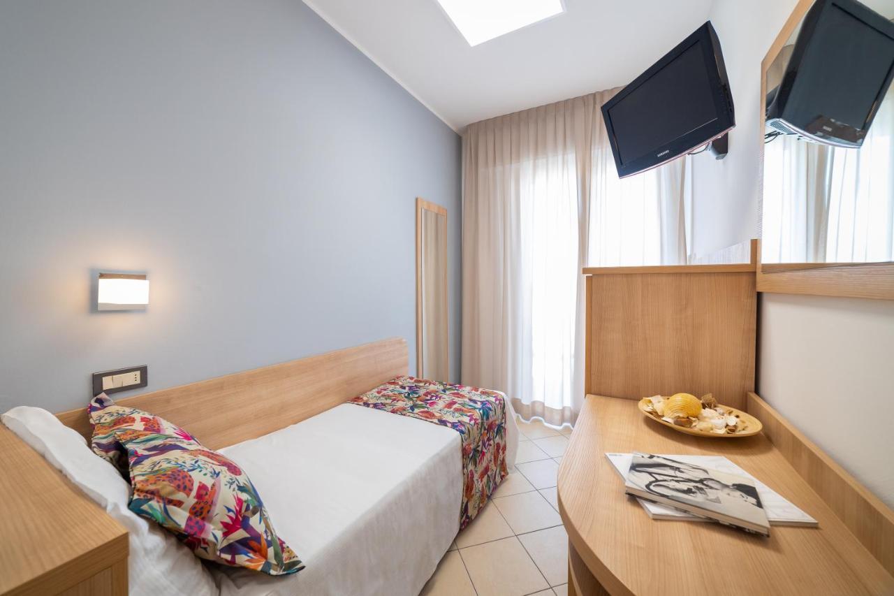 Hotel Amalfi - Smart Hotel Ричоне Екстериор снимка