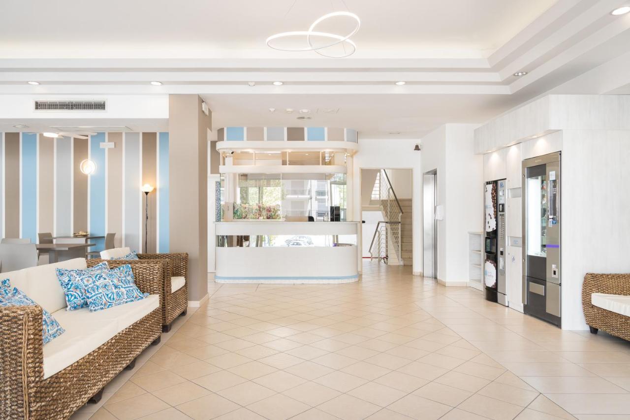 Hotel Amalfi - Smart Hotel Ричоне Екстериор снимка