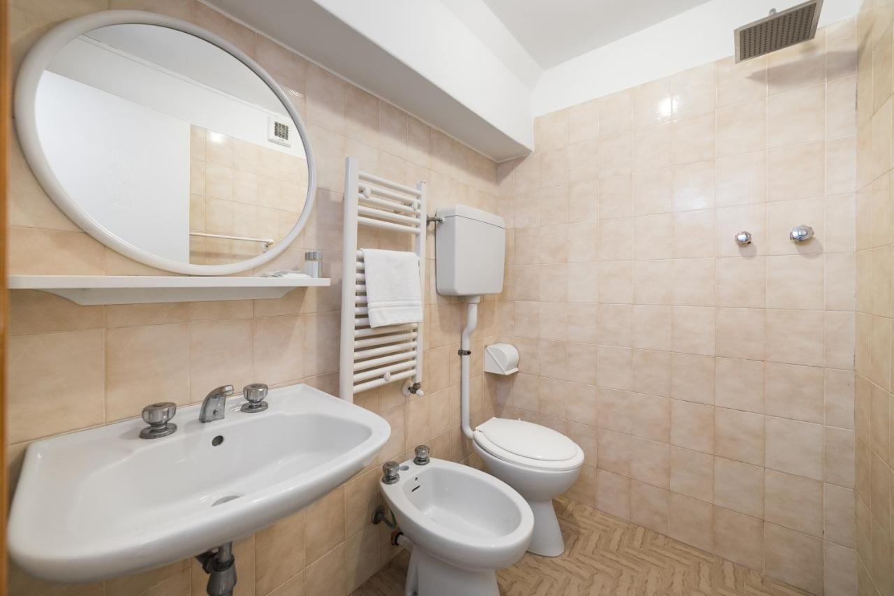 Hotel Amalfi - Smart Hotel Ричоне Екстериор снимка